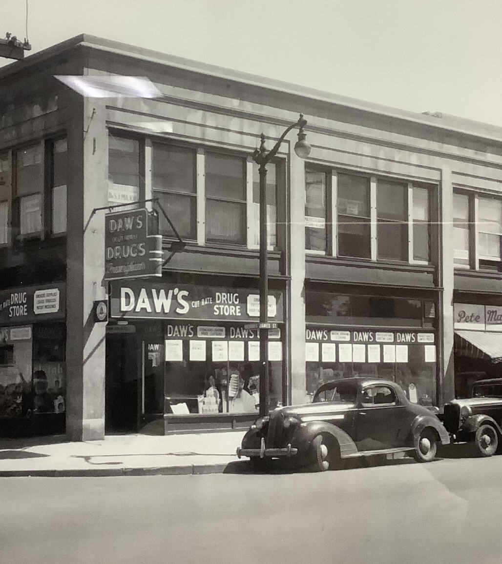 An old photograph of James St featuring Daw's Drugstore.